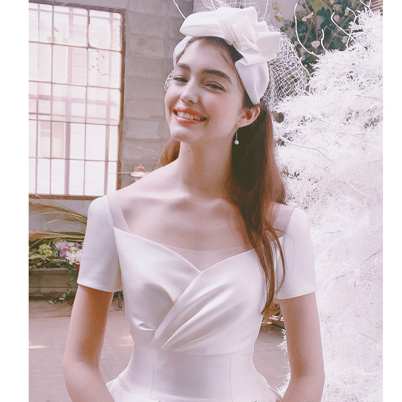 Satin main wedding dress 2021 New temperament bridal mortal simple atmosphere Super fairy French dream little tailed