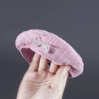 Розовый берет из жемчуга