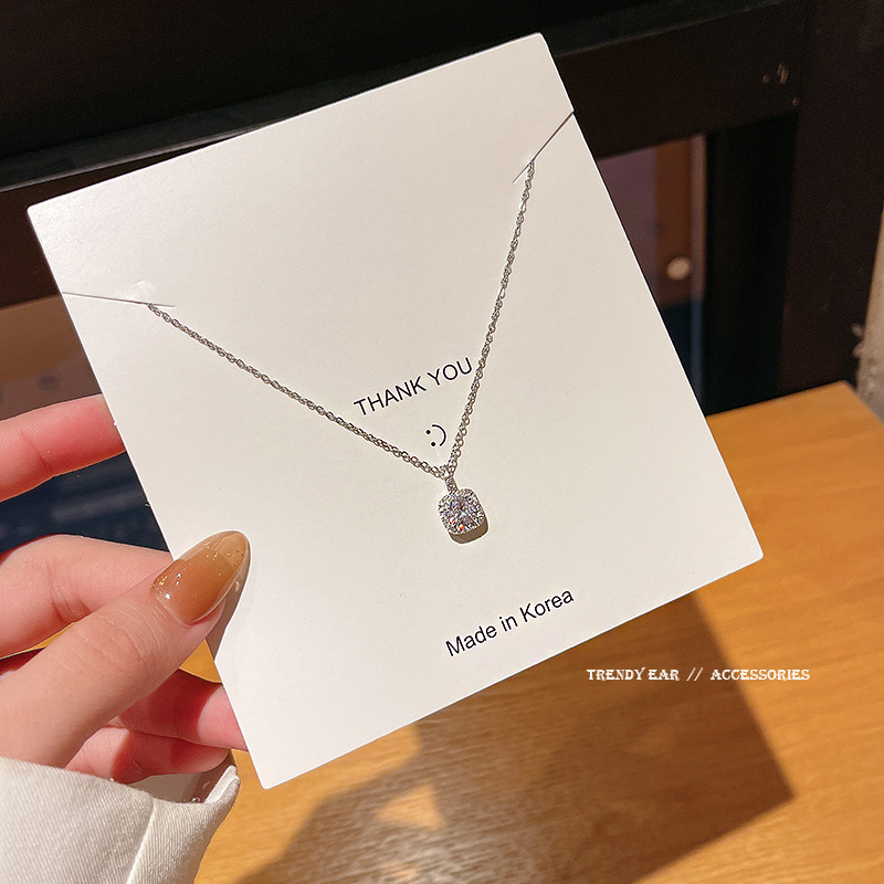 2021 new Korean version of the fashion square diamond super flash zircon titanium steel necklace female ins trendy simple temperament clavicle chain