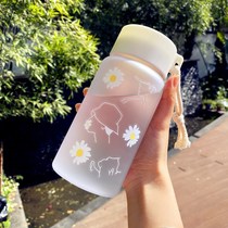 Straw plastic cup Korean version cute daisy frosted water glass anti-fall and fall with hand cup student male and female portable cup