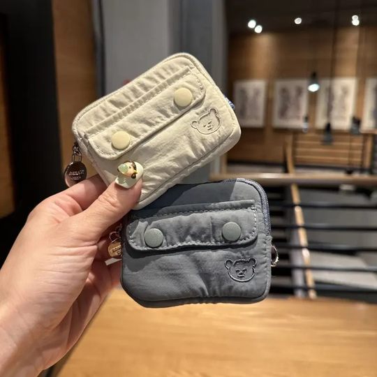 Multifunctional wear-resistant coin purse