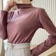 Сиреневый, высокий воротник