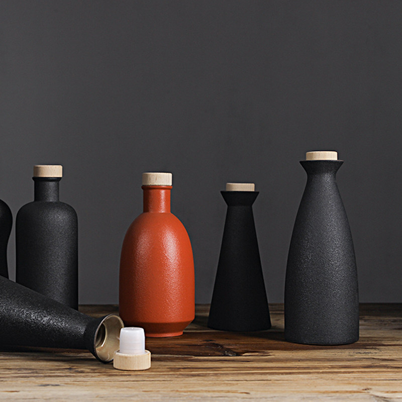 Sealed 1 catty and a half catty large wine jug antique home Chinese antique ceramics can be customized white and yellow empty wine bottle