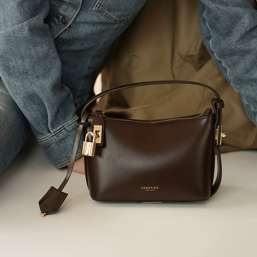 [Одинаковый стиль блоггера] VERAFIED Легкая роскошная нишевая модная маленькая квадратная сумка подмышками женская маленькая сумка-хобо в стиле джерси