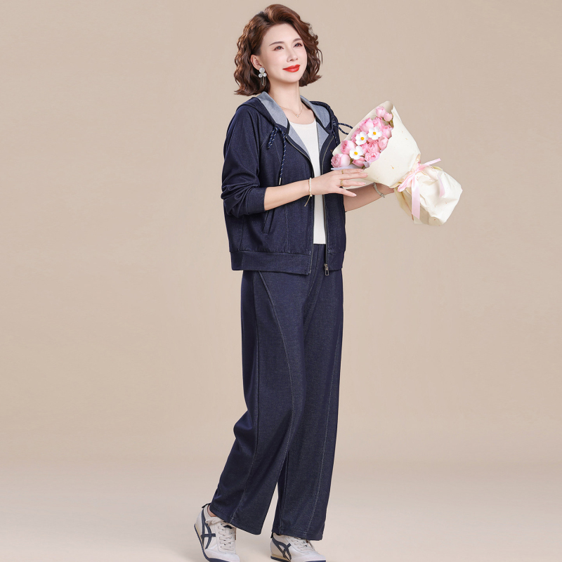 Elegant and Dignified Mother's Outfit, Autumn 2026 New Sportswear Two-Piece Set, Middle-Aged and Elderly Women's Spring and Autumn Hooded Jacket