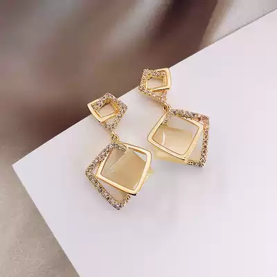 Geometric pearl earrings female 2021 new female sterling silver hypoallergenic high ear drop Net red explosive temperament earrings