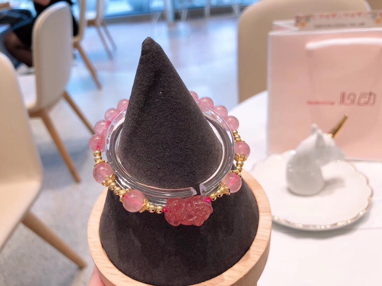 Hong Kong is born pure silver s925 Peach Blossom Strawberry Crystal Leopard the Handmaid's Daughter Property Transfer Sweet and Little Fresh