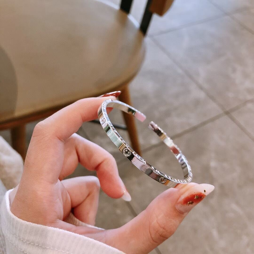 Hong Kong is born pure silver s999 Korean version a small crowd 100 hitch a student bestie smile smiling face bracelet female fashion lukewarm