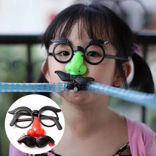 Новая забавная маска дует борода, смотрит на очки клоуна, дует драконский нос, глаза