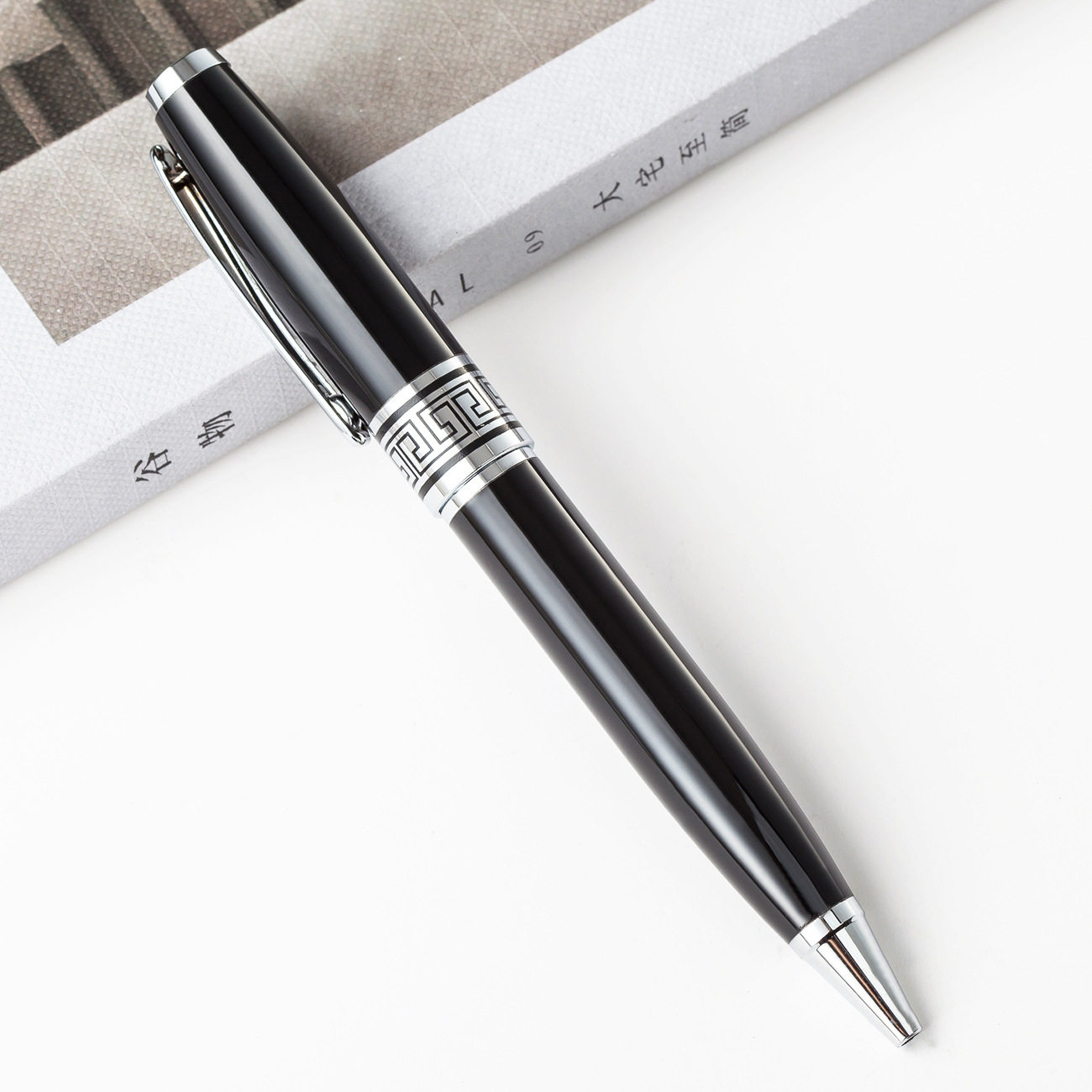 Business men's heavy touch metal shell ballpoint pen fashion retro signature oil pen business office gift customization