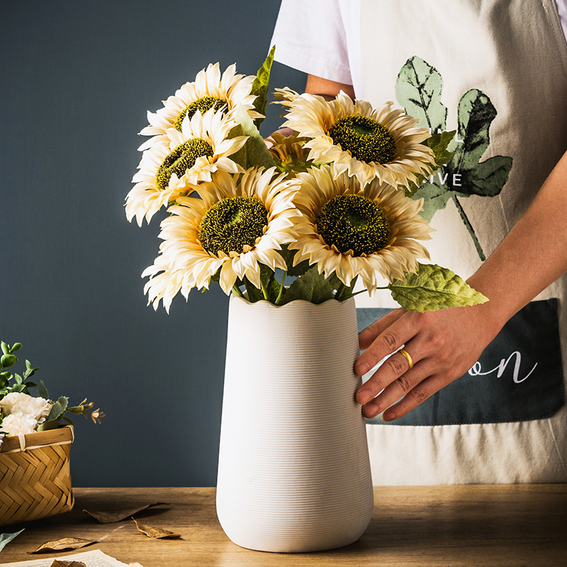 Nordic style Creative minimalist modern light extravagant dry floral decoration swinging room dining room table flower floral white ceramic vase