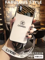 Зеркало Apple x/xs на белом фоне + шнурок в том же стиле