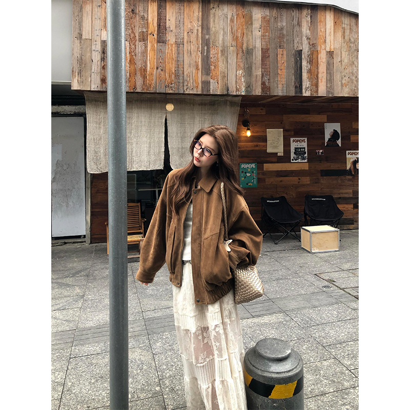 Brown Suede Short Jacket for Women, Vintage Style, Suitable for Petite Figures, New Autumn Collection, High-Quality Texture Brown Suede Short Jacket for Women, Vintage Style, Suitable for Petite Figures, New Autumn Collection, High-Quality Texture