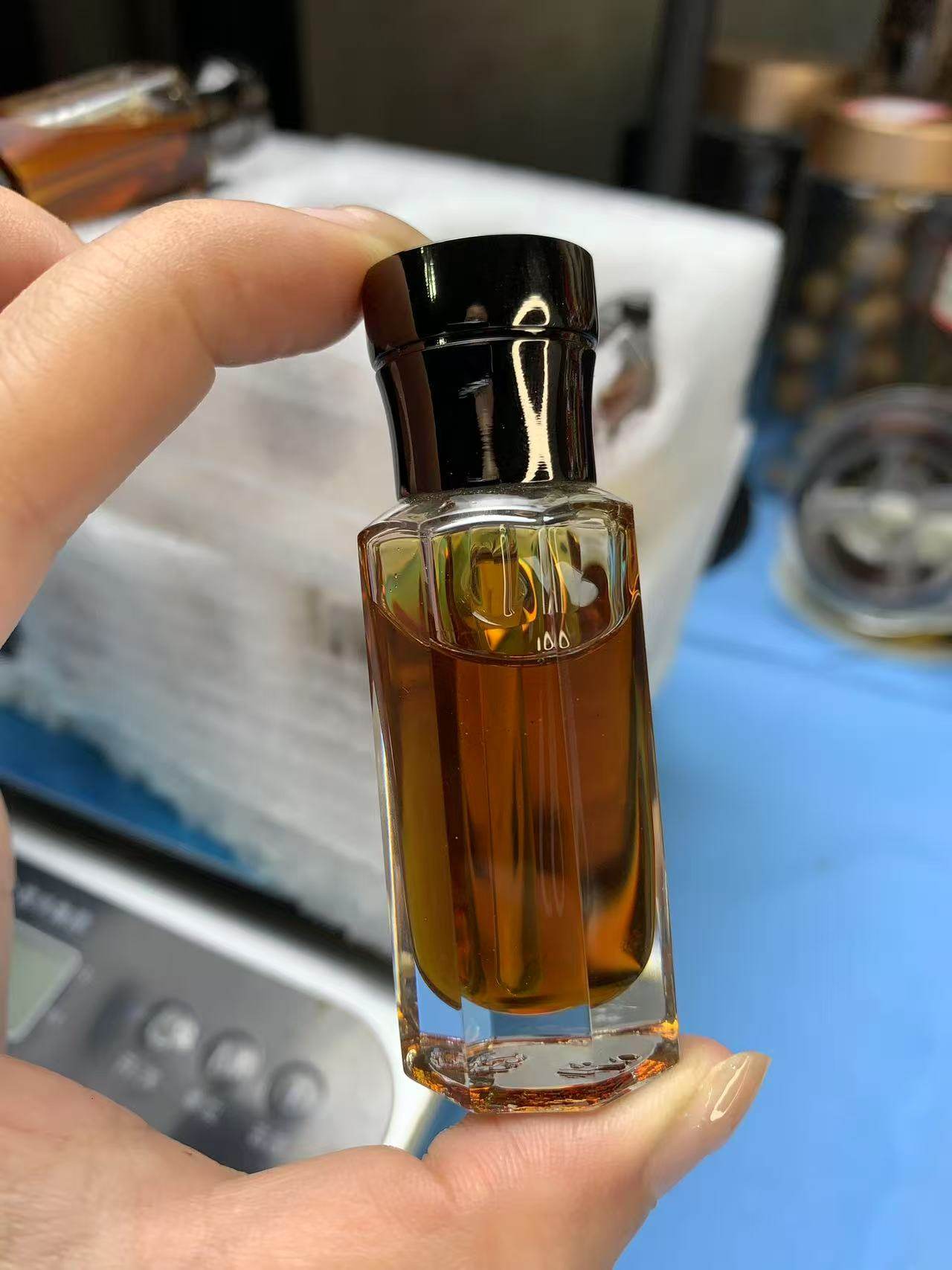 种植棋楠沉香古法精油10克装：天然香气，养生保健，你值得拥有的精油