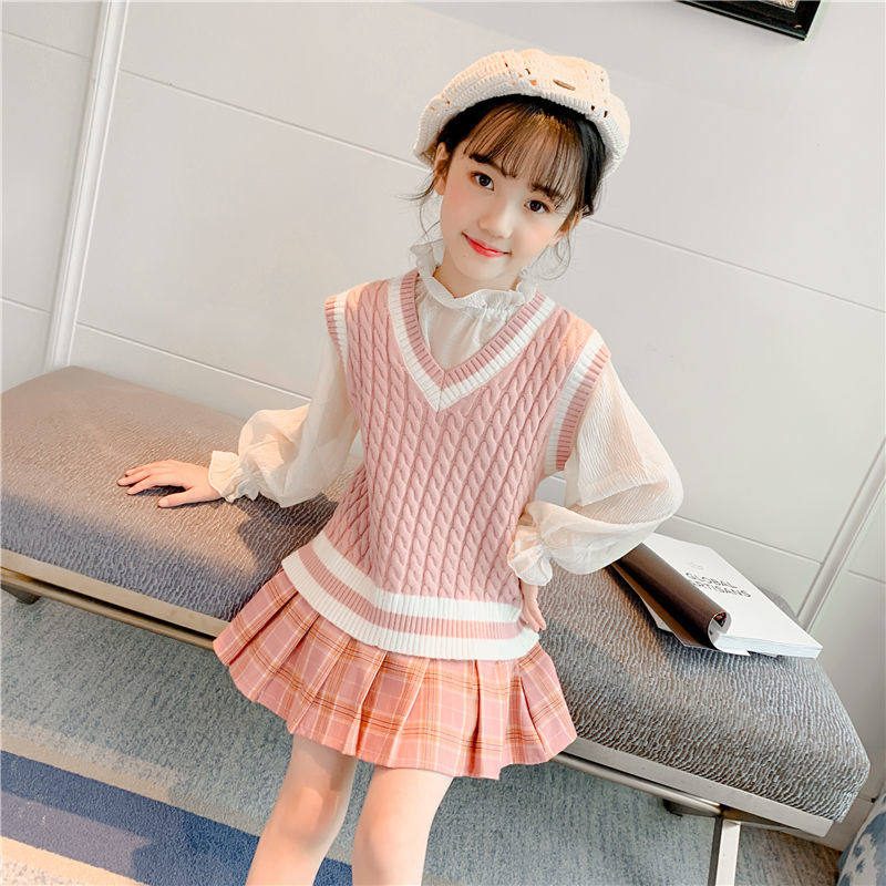 Girl's Spring and Autumn Credits Waistcoat 2021 New Children Knit Vest Nets Red Academy Wind Students Foreign Pie Fur Coats