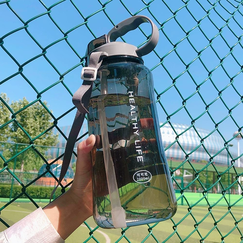 Пластиковый вместительный и большой герметический портативный спортивный стакан со стаканом для школьников для спортзала, 2000 мл