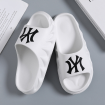 Slippers men wear 2021 summer new net red fashion trend Korean version of personality non-slip thick bottom beach slippers