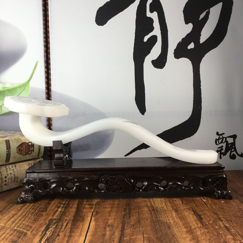 Natural jade Ruyi swing piece Living room Xuanguan Office Furnishing Marriage Jo Relocation Gift gift Feng Shui Craft Gifts Swing Accessories