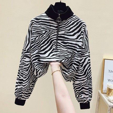 Hong Kong Tianjin 2023 new fashion zebra temperament sweater Han edition lazy wind coloured coat