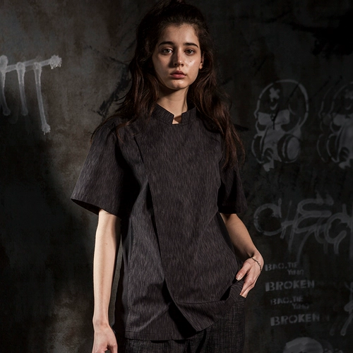 Doom, чтобы взять повара с коротким -легким и воздушным отелем отель Catering после того, как шеф -повар работал мужской заказ логотип