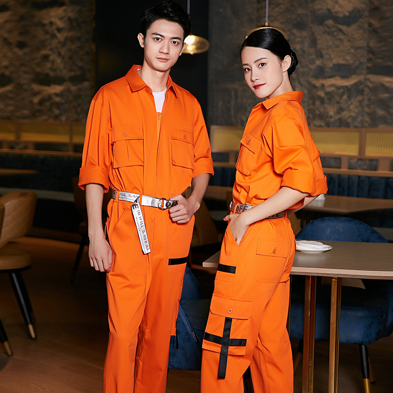 伊宁KTV工服：小城夜生活的独特风景线