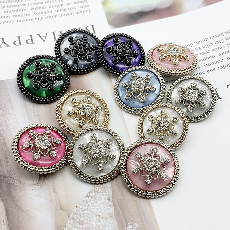 New small fragrance button Snowflake Diamond Buttons METAL ROUND INLAID DRILLING BUTTONS FOR WOMEN'S CARDIOVERT SWEATER COAT JACKET