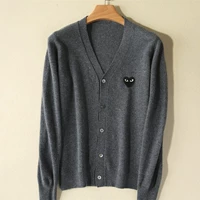 V -neck kaishi kaishi темно -серое черное сердце