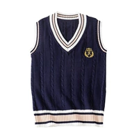 Жилет с темно-синей вышивкой