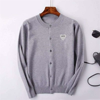 Круглый кардиган светло -серого и белое сердце