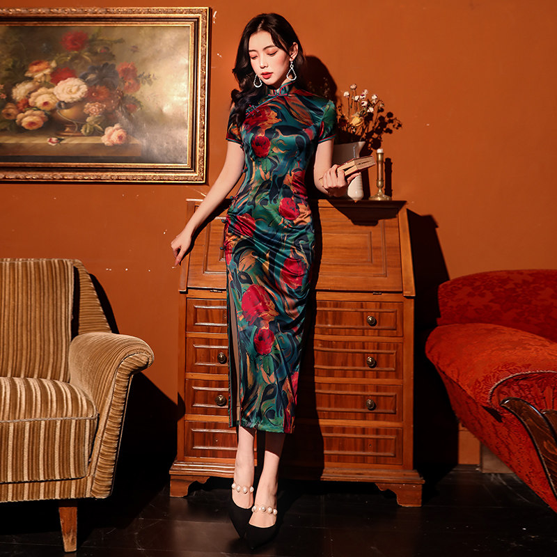 Long improved cheongsam women 2022 new high-end retro temperament autumn and winter old Shanghai young catwalk