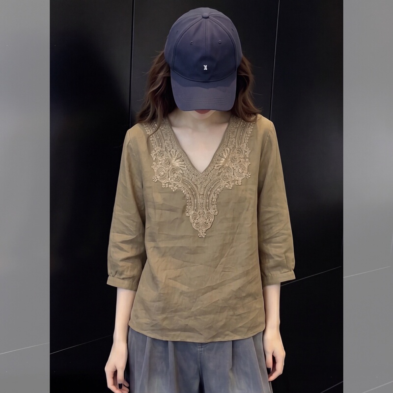 2026 Summer New Style French V Neck Lace Shirt for Women, Olive Green, Large Size, Slimming Look, Versatile, High-End Top 2026 Summer New Style French V Neck Lace Shirt for Women, Olive Green, Large Size, Slimming Look, Versatile, High-End Top