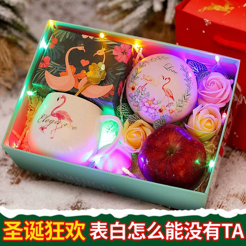 Рождественские подарки дайте девушке девочки девушки девушка девушка девушка творческая романтическая сеть красная инопланетянка любовь день рождения подарок