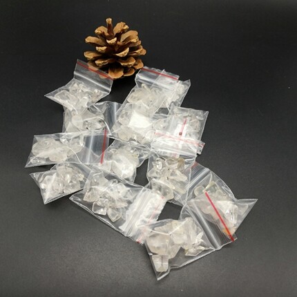 The white crystals replaced by the temple, the offerings of the Buddhist hall, and the sacred objects of the Gawu Pagoda