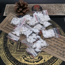 The white shells that were replaced by the temple and worshiped in front of the Buddha. Buddhist temple offerings 10 pieces per pack