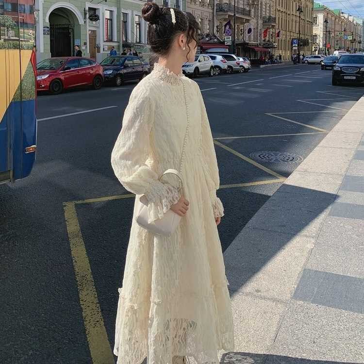 Весной и осенью с большим пальто, тонким белоснежным кружевным платьем, у женщин тонкая талия, с длинной юбкой super fairy по низу