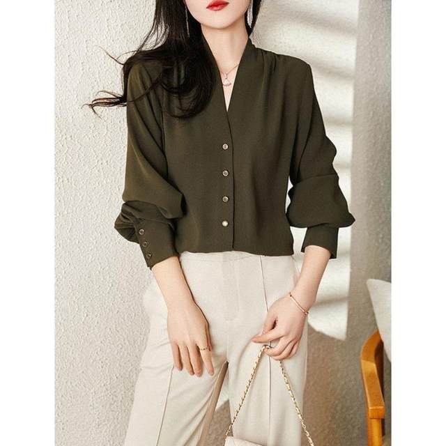 Genuine brother new elegant gentle zero burden smooth fabric simple V-neck shirt women's retro pleated shirt