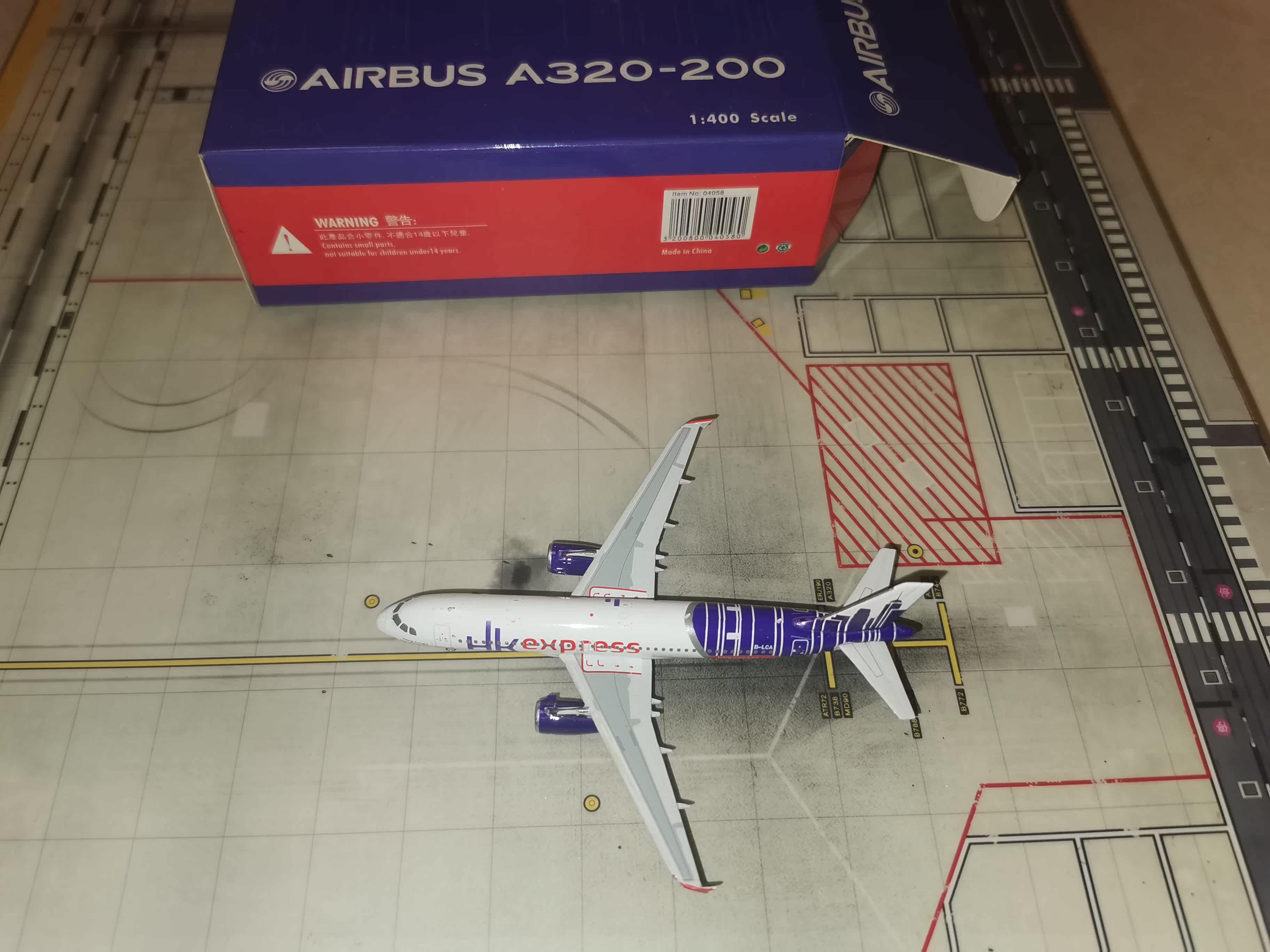 The Jedi Phoenix Express Hong Kong Express Airways A320 B-LCA burn wheat No. 1:400