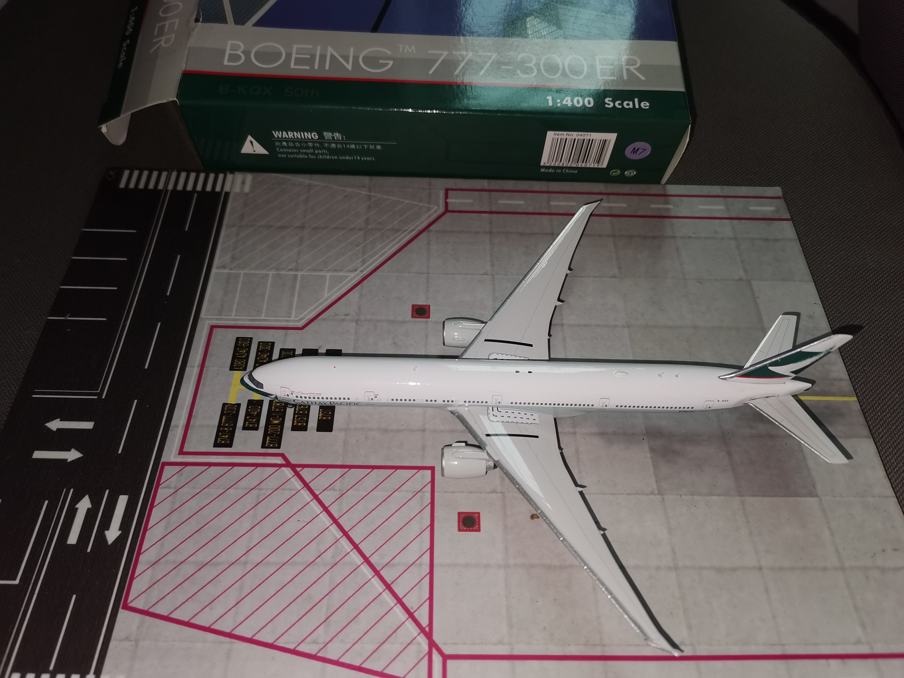 The Jedi microflawless Phoenix Cathay Pacific B777-300ER B-KQX 50th frame 777 1:400