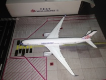 Menopausal Microflawless Official Edition JC WINGS China Airlines A350-900 B-18901 1:400 SEND TUG