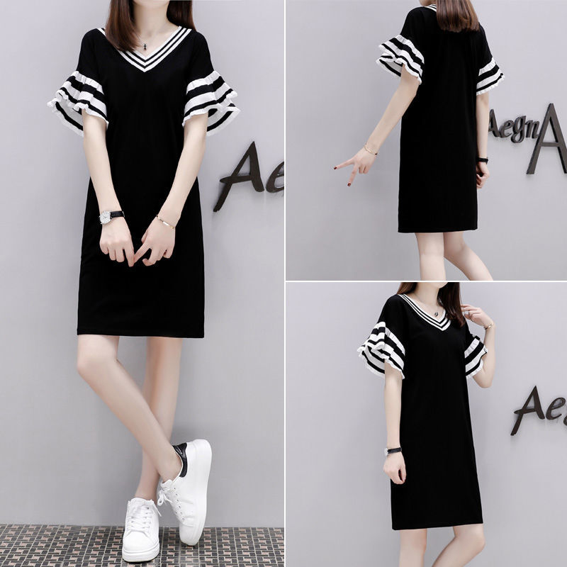 European station mid-length collarbone V-neck top scheming short-sleeved design T-shirt skirt female summer niche light familiar ins tide