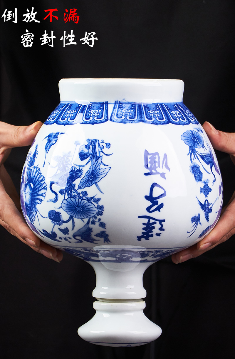 Jingdezhen ceramic bottle is blue and white lotus seed jars 1 catty 5 jins of decoration seal restaurant with hip flask