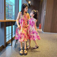 Розовое платье