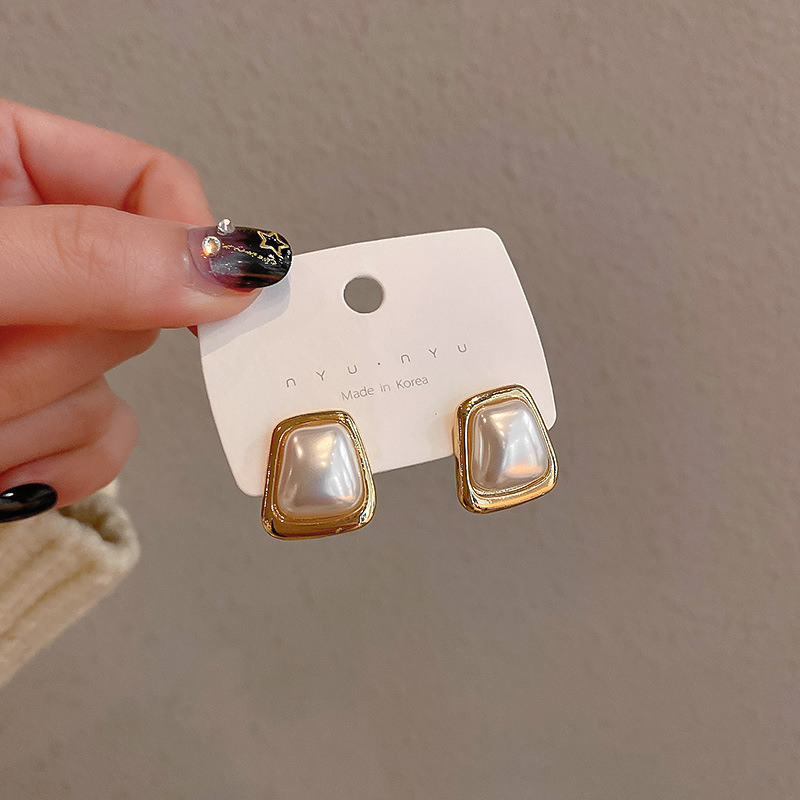 F64 Geometric Pearl925 Silver needle French Retro Cold wind geometry Pearl Earrings the republic of korea Internet celebrity Simplicity temperament Ear Studs Earrings female