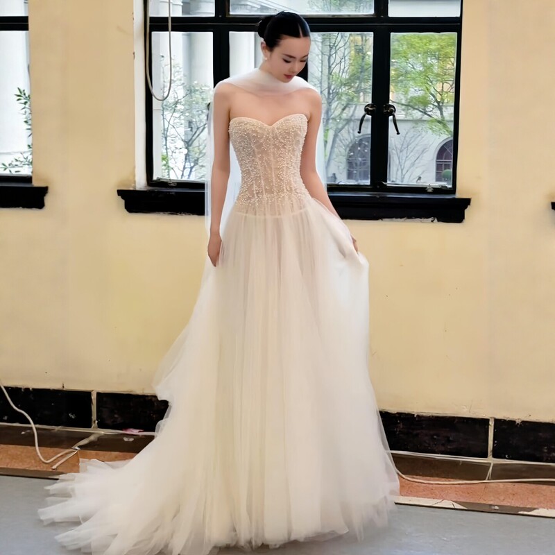 French-Style Light Wedding Dress 2026 New Model for Petite Brides, Simple Strapless Bridal Gown, Engagement Dress, Forest Style with a Small Train