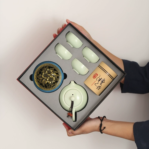 Компания открывающая деятельность бизнес -подарки на заказ логотип прислал клиенту ежегодную утилиту конференции и подарки с высокими подарками