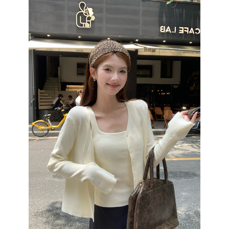 Jiang Shiyi Knitted Cardigan Two-Piece Set Korean Style Early Autumn Outfit Women's 2026 New Coat Sweater Outfit Top