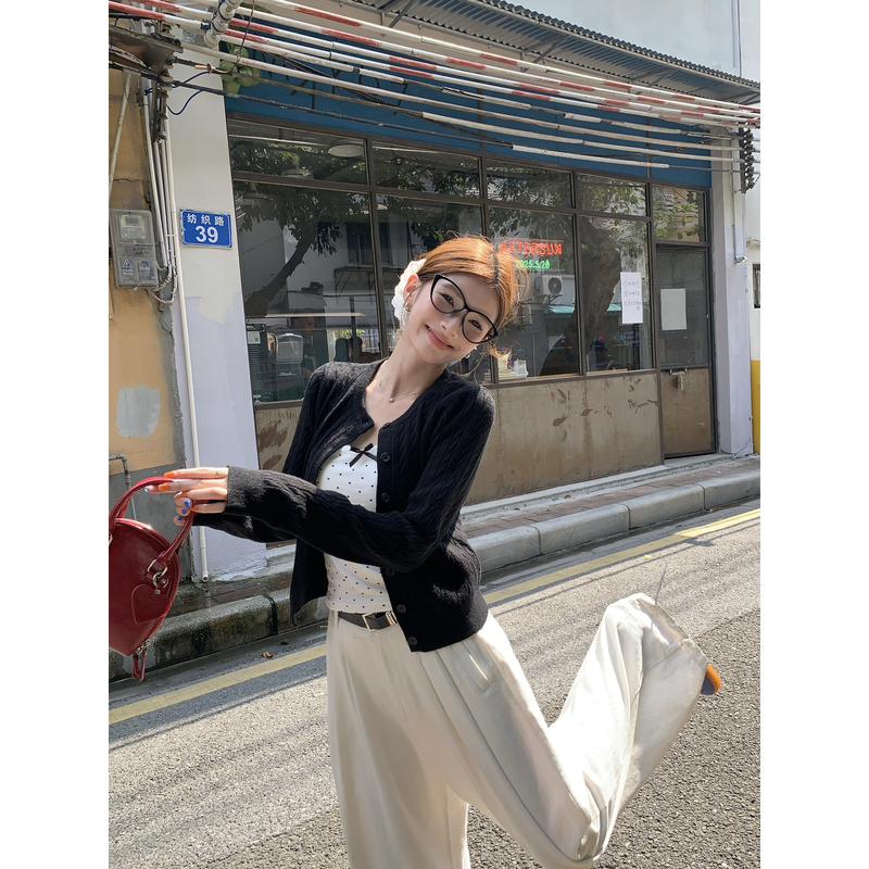 Jiang Shiyi Black Sweater Cardigan for Women 2026 New Knitted Cable Knit Outerwear for Autumn Long-Sleeve Top