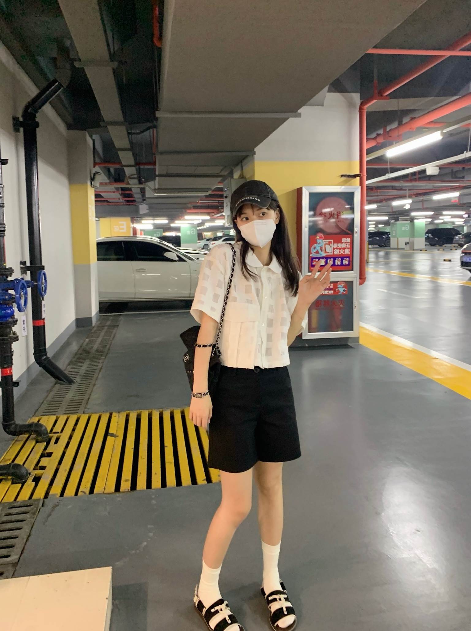 2022 Korean version of the new women's dress minimalist trendy day ensemble young boy black straight drum shorts summer high waist 100 lap slim fit