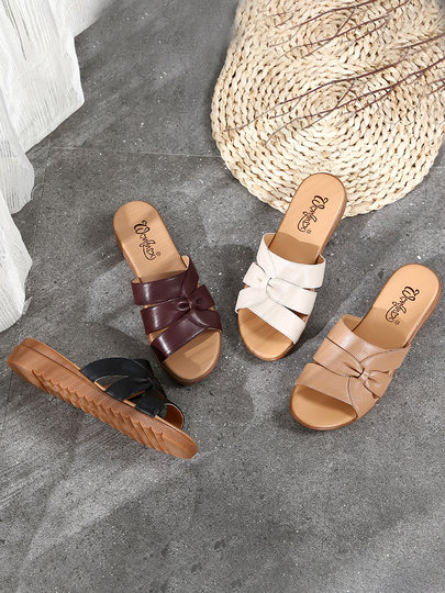 Genuine Leather Middle-Aged Slippers, Non-Slip Soft Sole, Rubber Sole, Mom's Shoes, Casual Large Size Slip-On Slippers for Women, Suitable for Outdoor Wear