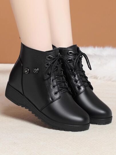 2025 Winter New Style Genuine Leather Short Boots for Women, Large Size Flat Mom Shoes, Soft Sole Fleece-Lined Cotton Shoes, Martin Boots, Leather Shoes